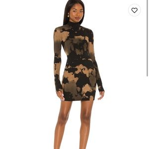 Worn once! Brand is Cotton Citizen. You can zip down the front!